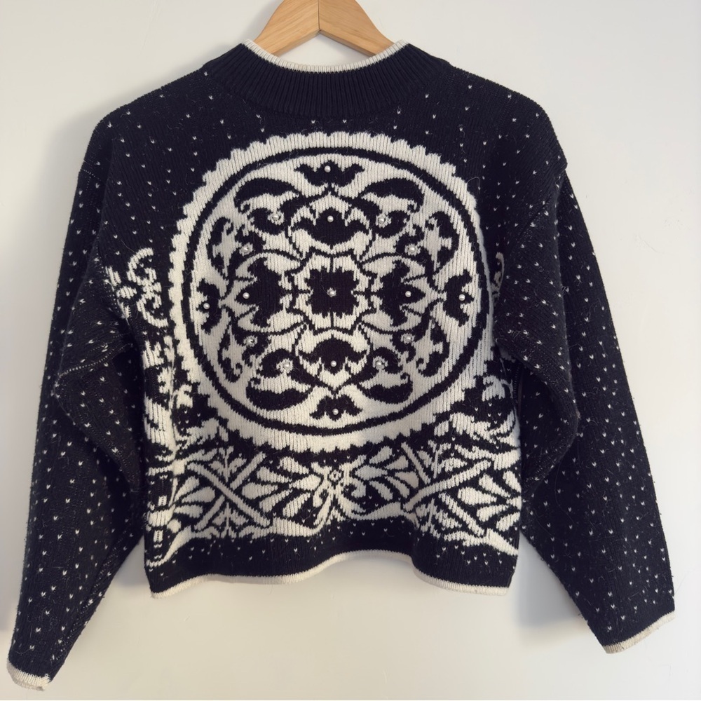 Midnight Blues Vintage Black and white sweater with pearl details Size: M